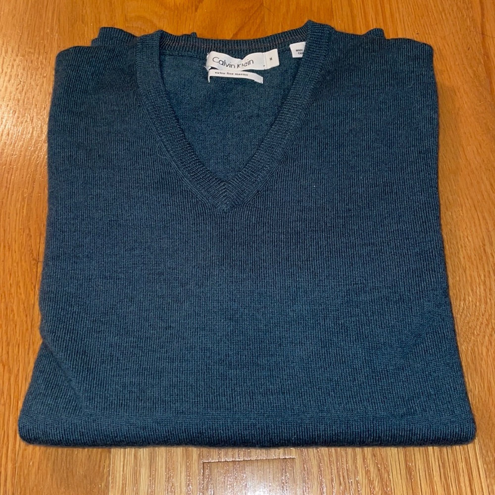 Calvin Klein mens size M merino wool sweater